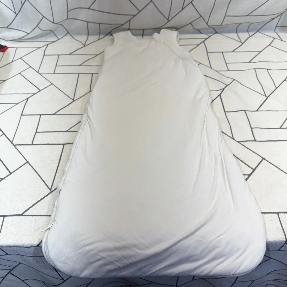 Kyte Baby Sleep Bag Size Medium Cloud White 2.5 TOG Bamboo Rayon Quilted Blanket